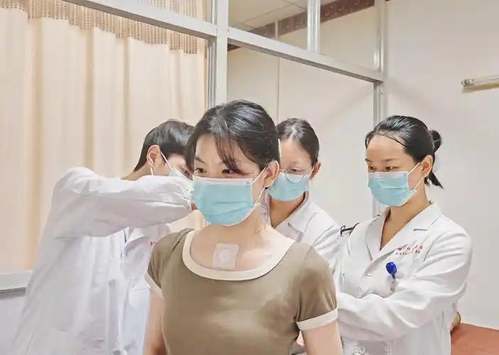 “与她互撕没有任何意义，直接走法律途径就好了。” 马鞍山某中医诊所负责人金某