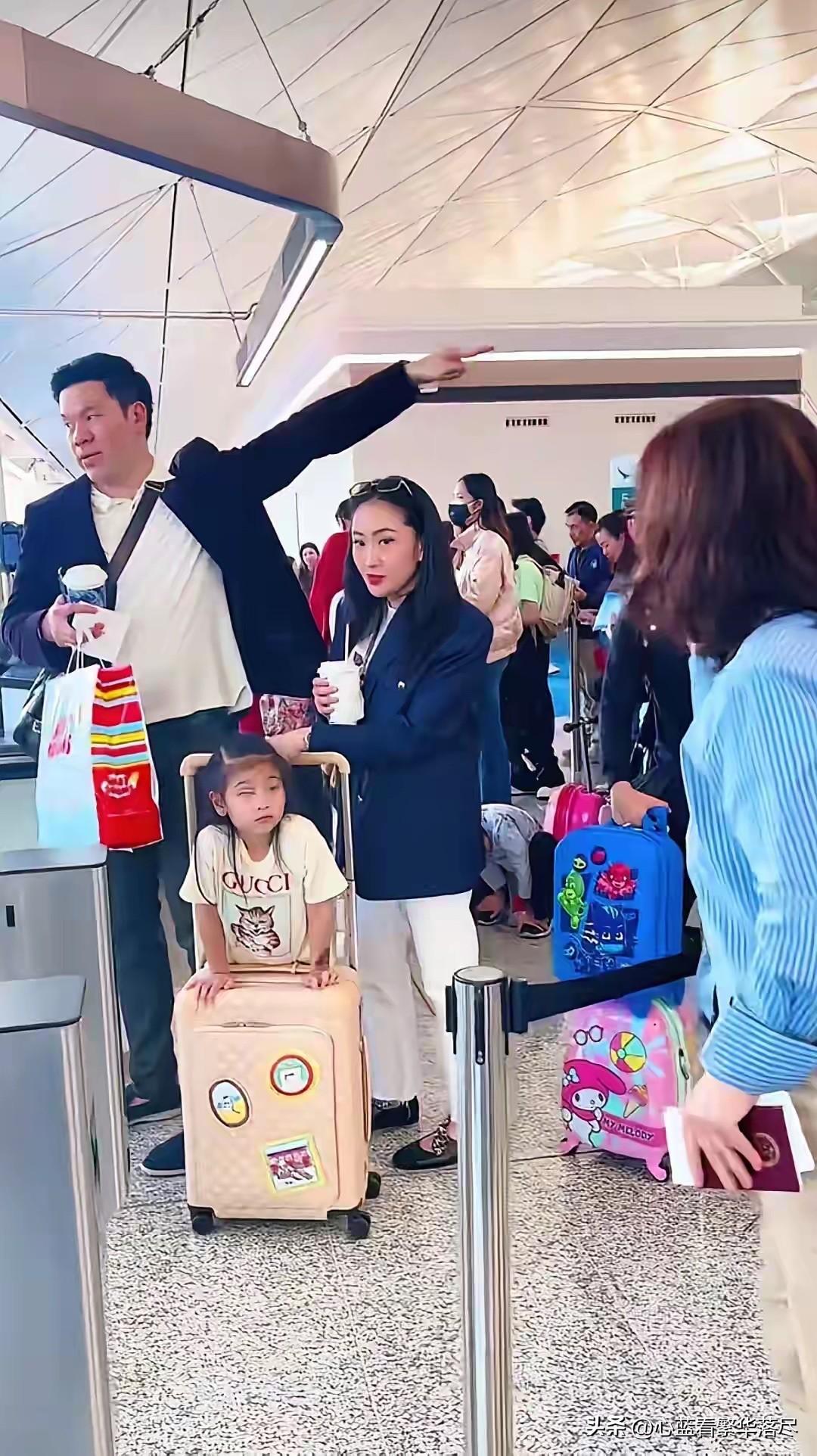 估计就连佩通坦自己都没有想到，她竟然在中国会如此的受欢迎，近日有网友在香港机场偶
