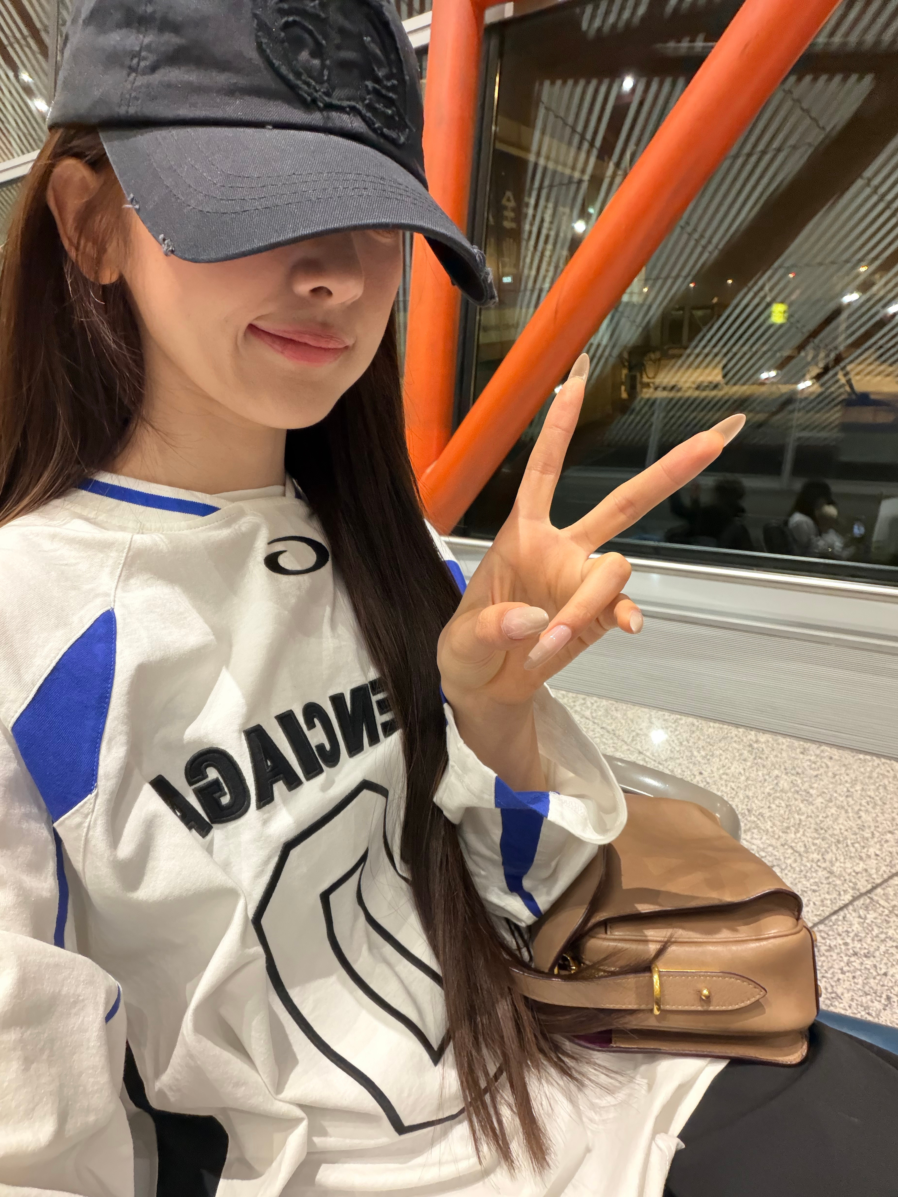 杨超越直播坦言心态一直在装杨超越在复制粘贴的时代，你是手写的诗