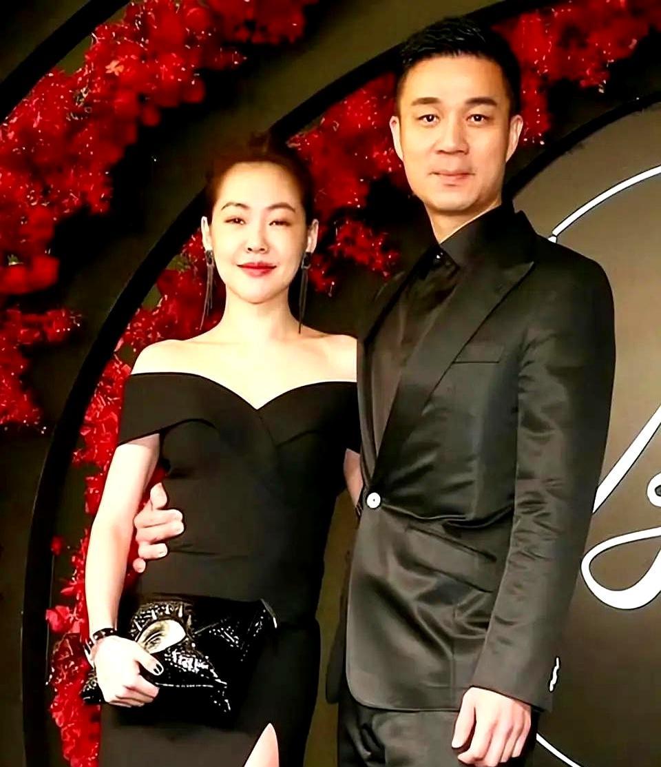 许雅钧这次的操作，连老粉都看呆了。他主动联系20岁的大S女粉，为了自证身份