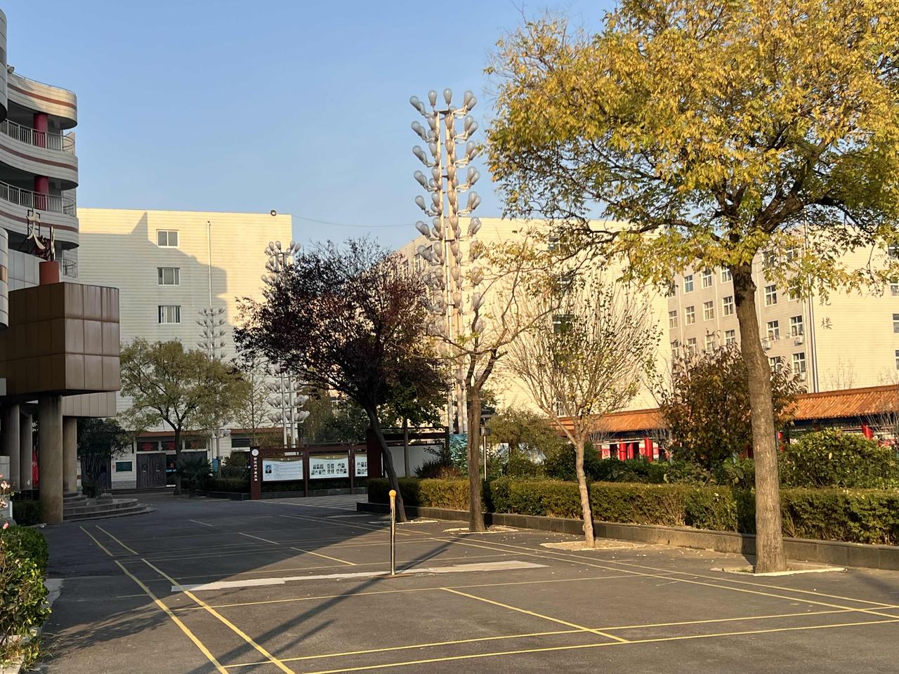 民办学校如何避免与公办学校的同质化竞争？在生源萎缩、政策收紧、家长理性回归的三