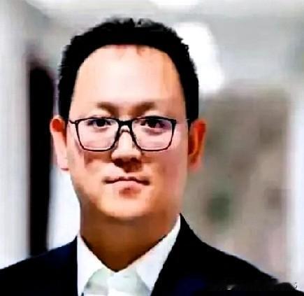 哈尔滨方正县这位郑伟，真是把“一手好牌打得稀烂”诠释到了极致。通报里那句“追