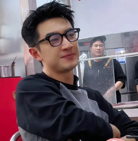 林更新读博士1个多月越来越有学生感觉，状态说是校草也不为过吧​​​