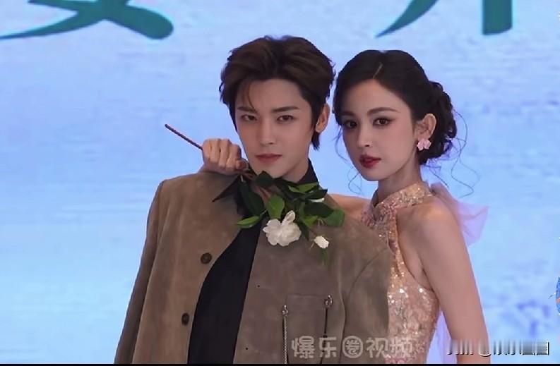 古力娜扎这张脸自带流量再加上流量古装小生侯明昊绝了而且这次于正新剧《