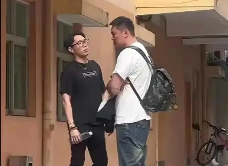 陈浩峰主动卸任，广东男篮紧急物色新任总经理网传广东男篮年轻管理者陈浩峰经过