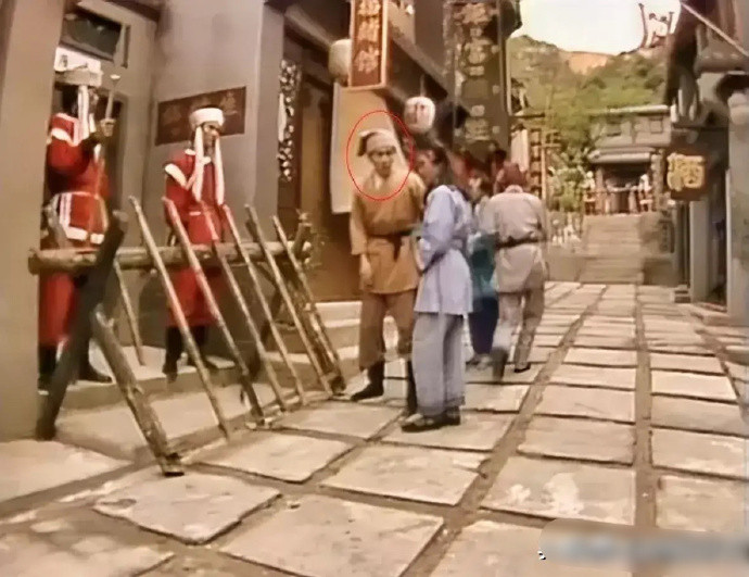 以前都没发现，原来83版射雕来来去去就只有一条街……虽然拍摄条件简陋却造就经典，