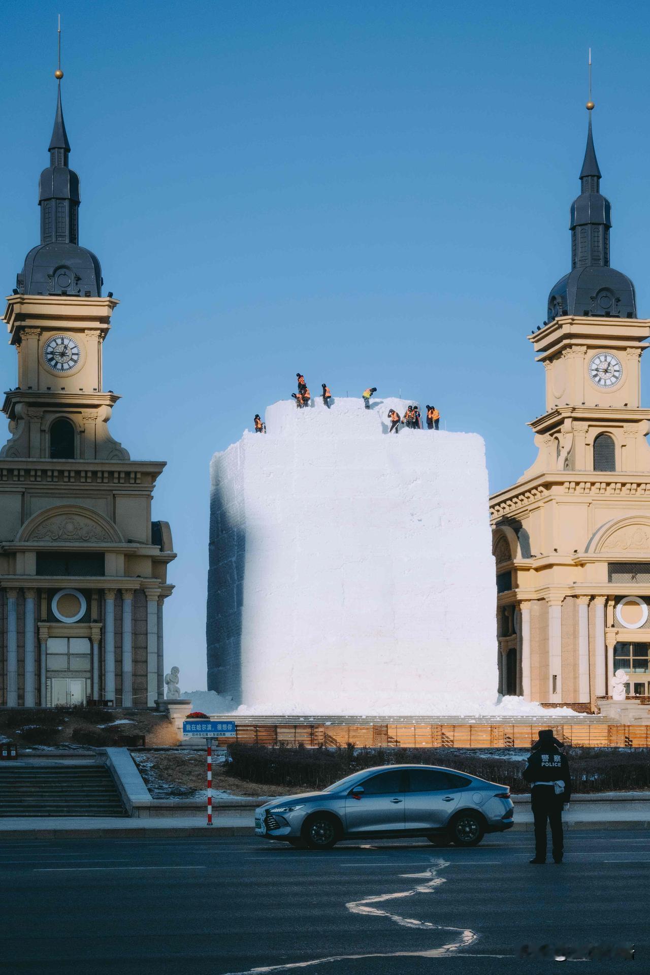 记录一下哈尔滨大雪人诞生记，每一步都藏着匠心！谁能想到，哈尔滨音乐长廊的网