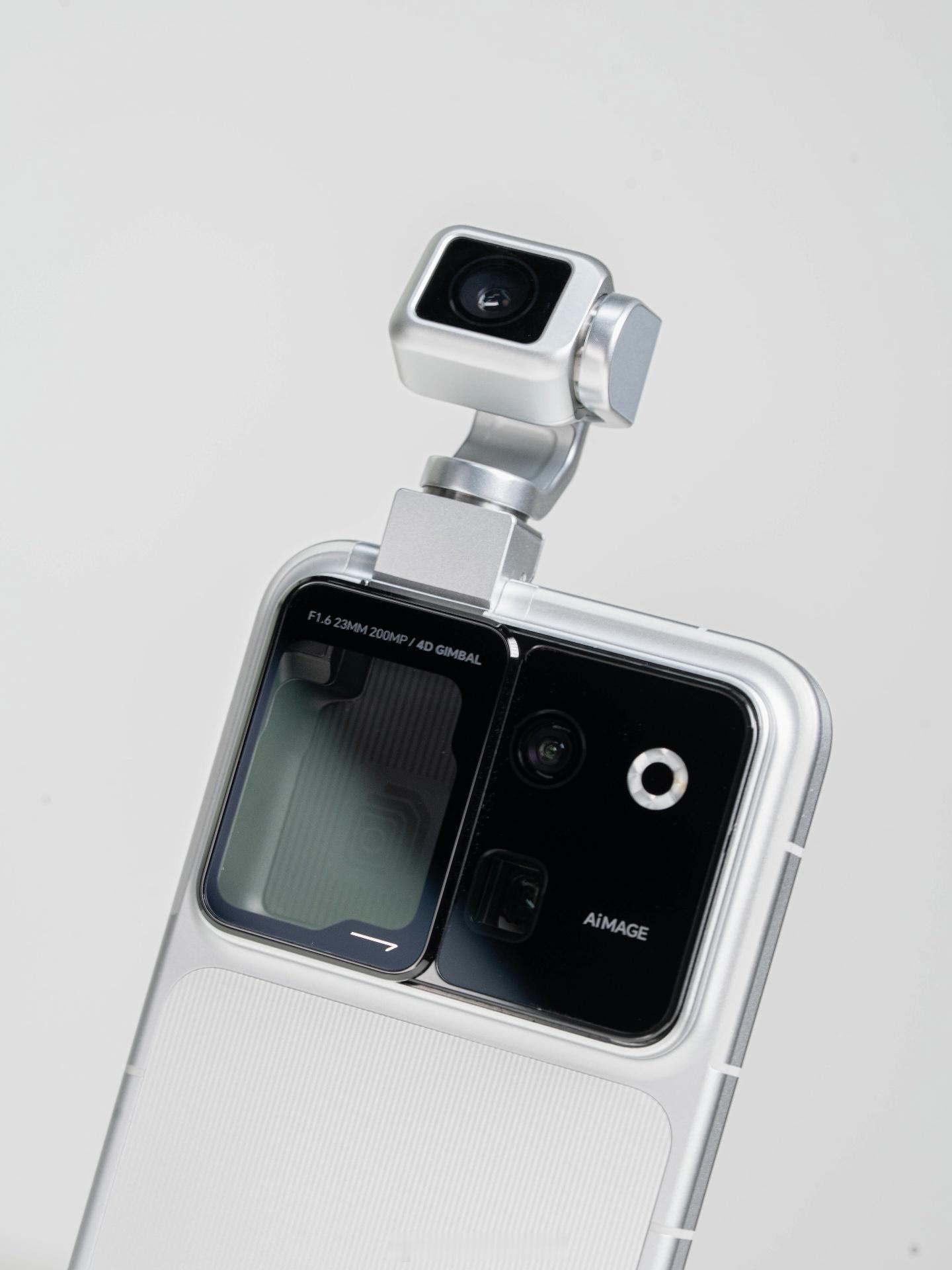 最近荣耀RobotPhone的一波创新潮，在数码圈掀起了一阵风浪，不禁让我想到