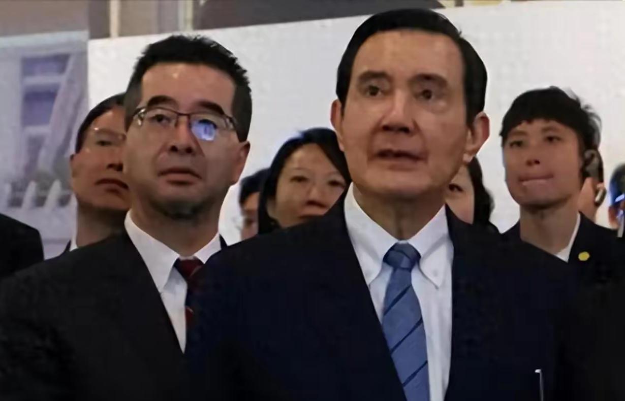 萧旭岑5月29日受访时表示：“我的感情受创不像王那么深，王是‘超级大马粉’”。