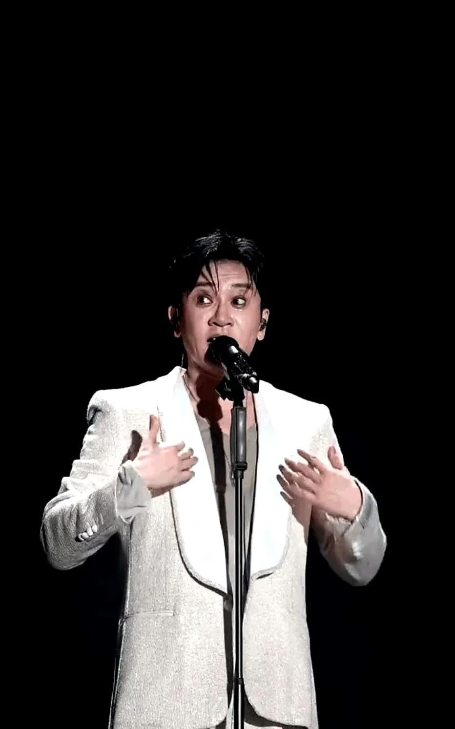 “卖艺不卖身”的苏有朋又“爆火”了！他开音乐会前宣传买VIP票可以合影，但拒绝