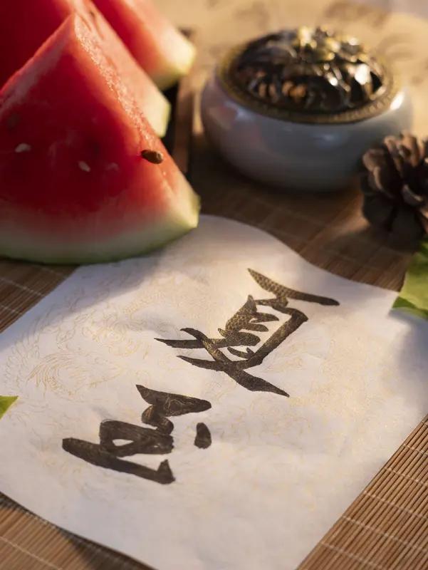 入伏了,怎样生活才健康?入伏了，健康生活有门道。饮食上，别吃太寒凉的，多吃清淡