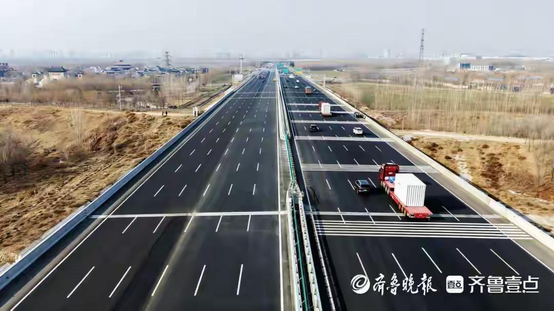 山东高速惊现“陆地机场跑道”！全国首条6车道秒变12车道，京台高速齐济段通车引爆