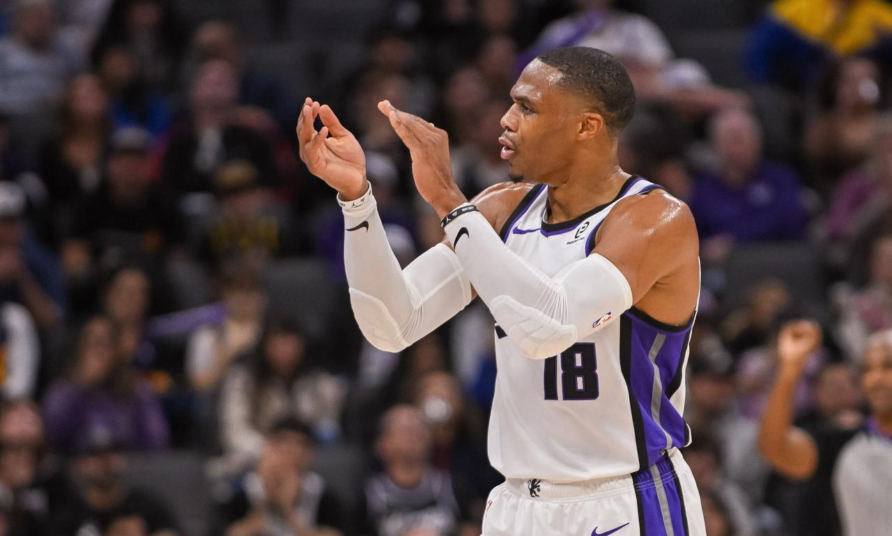 威少在国王队大杀四方，在35分钟的时间内，17投9中，三分9中5，拿到了24分6