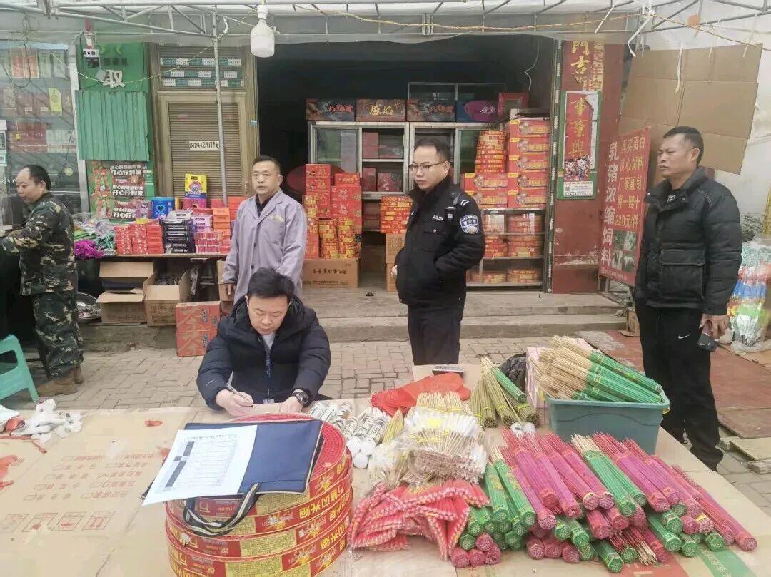 最近这烟花爆竹是真不太平，江苏连云港和湖北襄阳那边刚炸完，死了不少人，国家安委办