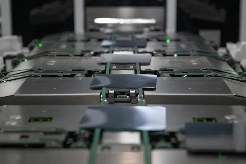 比亚迪第二代刀片电池简直逆天！它不仅充得快，还更安全、续航更长、寿命也更长。零下