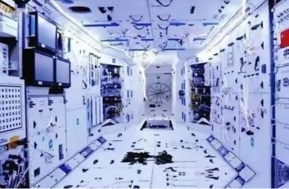 为啥中国空间站只能上3个人，而国际空间站却能达到十几人？说的直白一些，差别就是我