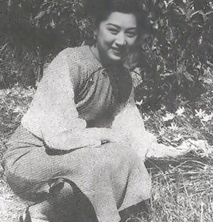 1949年，蒋经国飞抵台湾后，便把去永乐戏院看戏当作了日常消遣，他并不是京剧票友