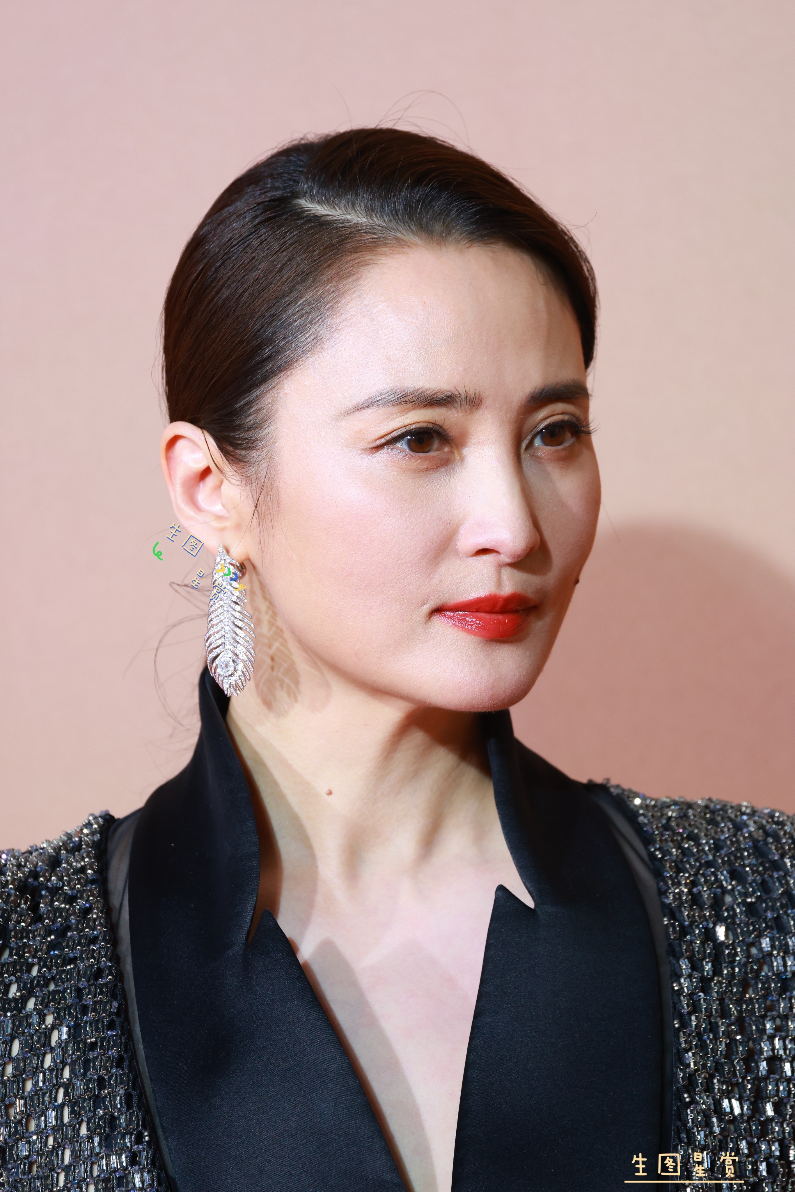 蒋勤勤时尚中国之夜红毯生图，由内而外的气质稳而美的全然散发[比心]​​