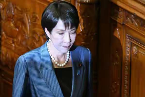 中方不再好言相劝，反击一步步到位，美媒：高市早苗毫无还手之力日本新首相高市