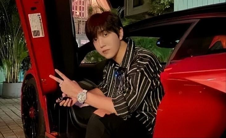 4月28日，国家税务总局发布权威通报，头部美食探店网红白冰偷税案正式落地，瞬间引