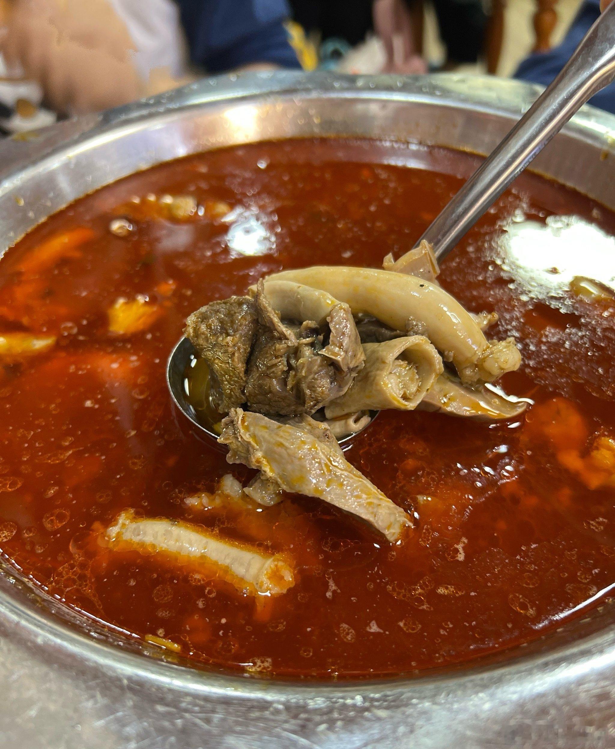 四川小县城合江县合江是一个从早到晚都能吃得心满意足的地方。早上从一碗蘸料多到