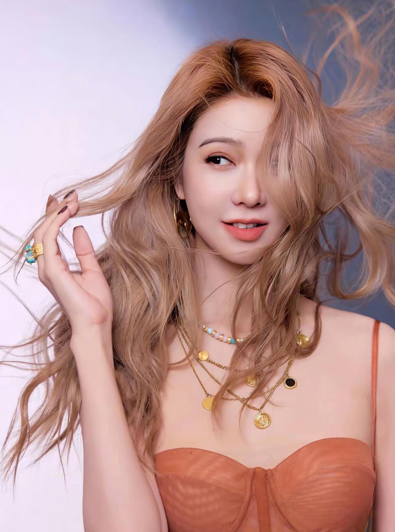 美到骨子里，也魅到骨子里的女人，就是这样式儿的……