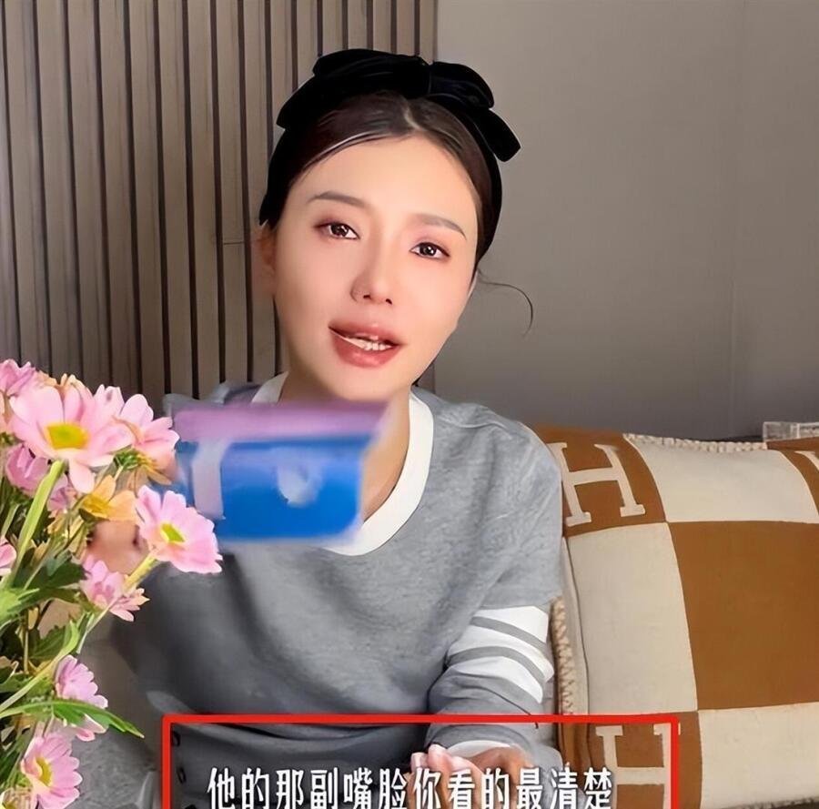 和前妻官宣离婚不到一年，网红猴哥就被网友偶遇，疑新女友出现