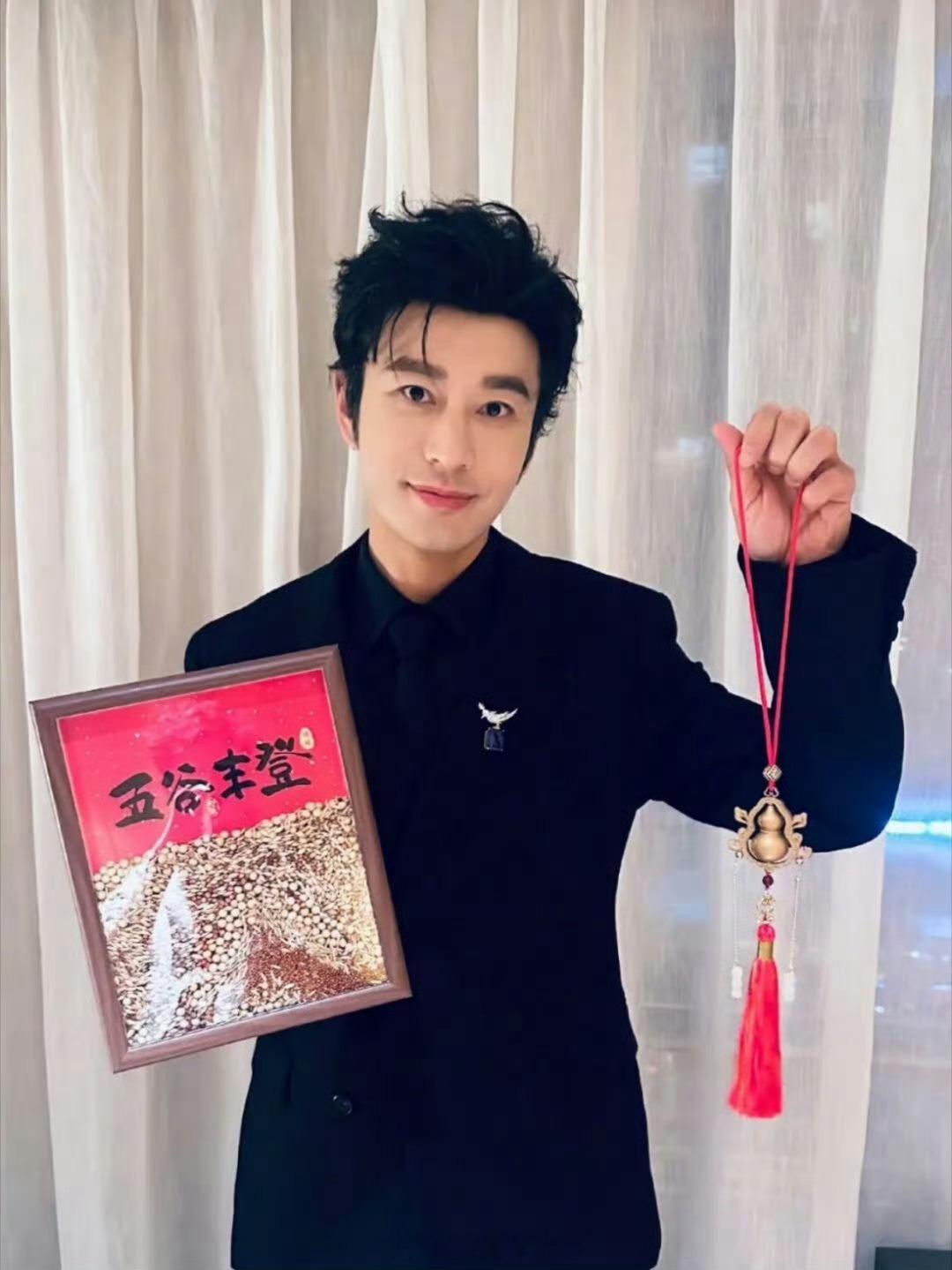 黄晓明拟录取上戏博士黄晓明竟然真的拟录取博士了他真的好有毅力和魄力
