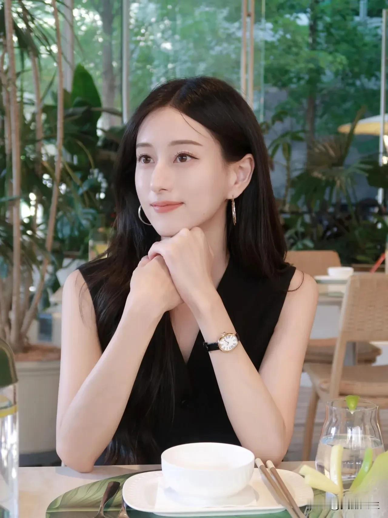 山有灵秀水含情，一帧一景皆天成。不用笔墨费思量，好图配诗乐盈盈。