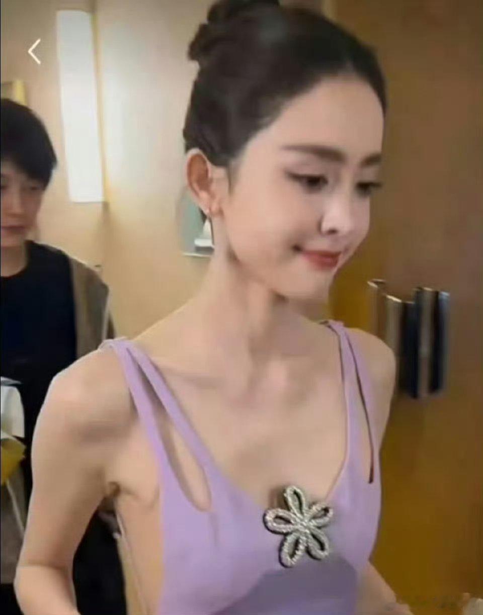 这估计是娜扎最胖的时候了，当时也好美，现在太瘦了，健康第一[比耶