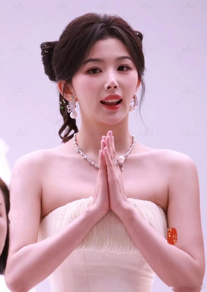 美女咋这样了，感觉无法呼吸了。