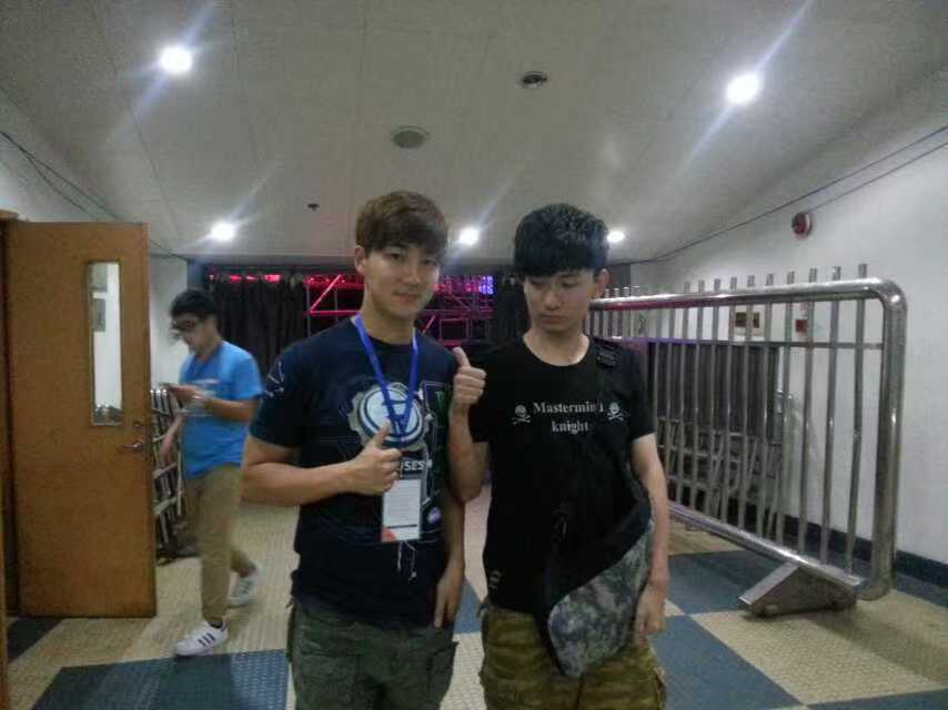 我接触dota1算比较晚的，当时一直在玩真三和澄海3C，后来是同学强力安利说真三