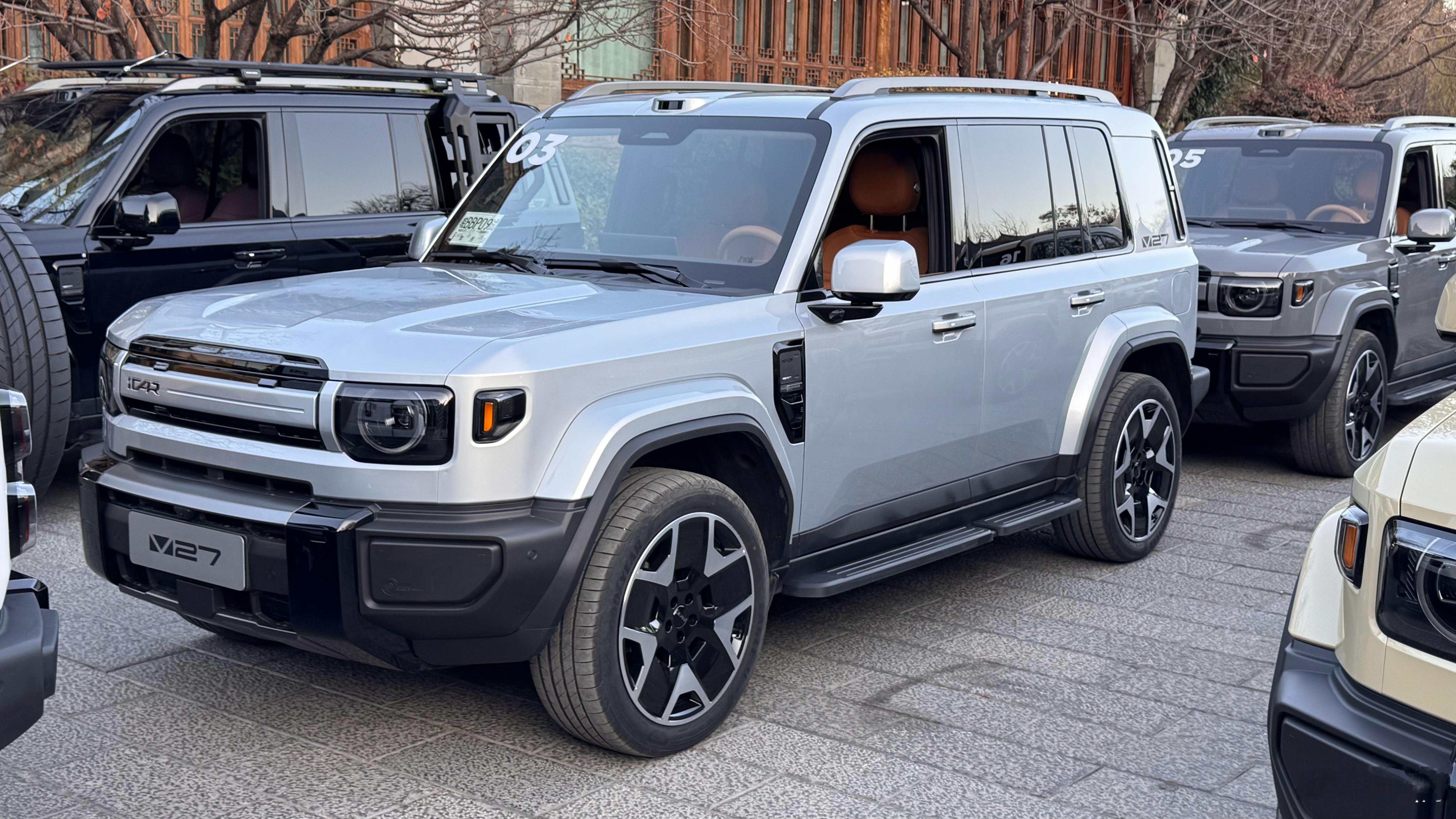 这是目前已公布七个颜色的iCARV27后续据说会有更多颜色加入我们觉得银色味道