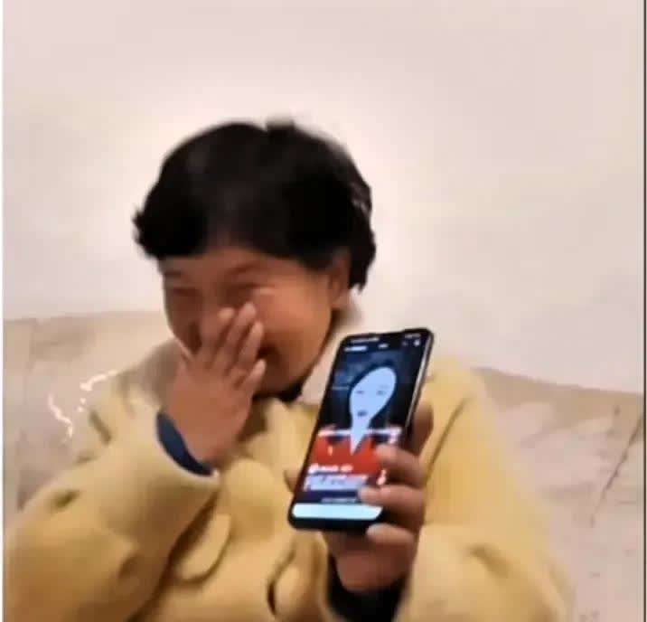 杜新枝直播间表示：姚策三岁的时候我并没有认出来他，现在为什么要让我认人呢？