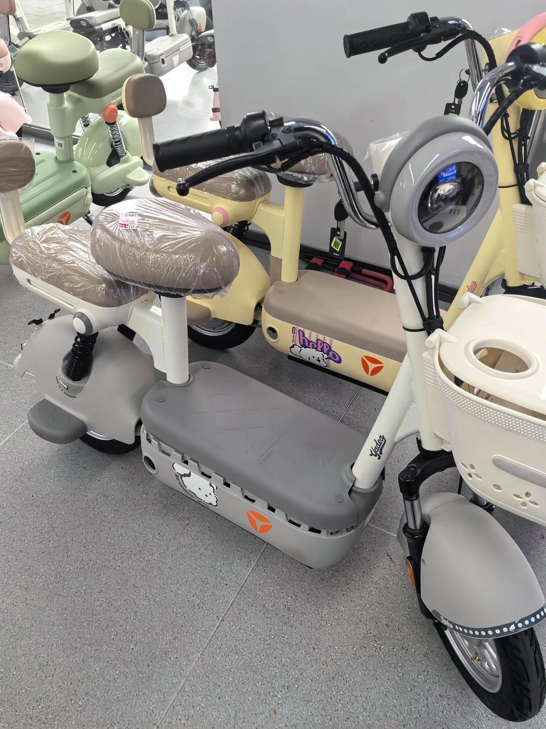 对于12月6日推出的，售价2499元的雅迪电动车C09，倒是有很多可圈可点的地方