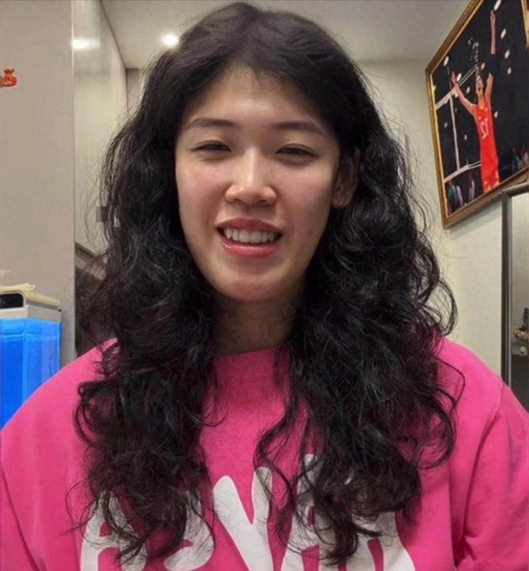 李盈莹的留洋梦，碎得有点突然。去米兰才20天，因为体检没过，打道回府了。她在