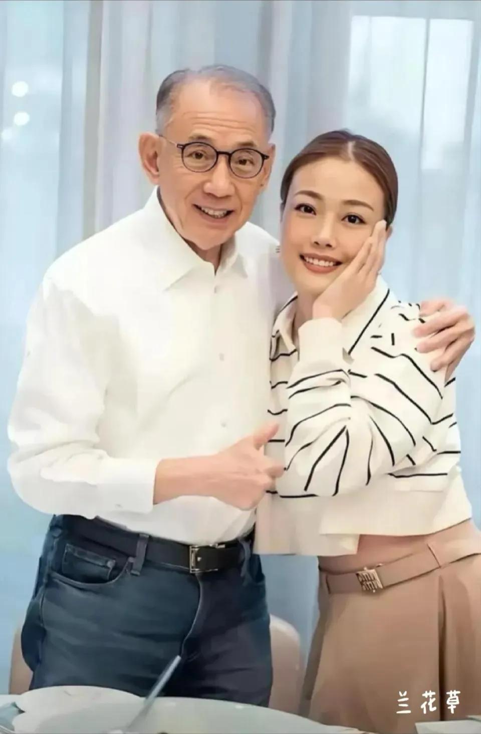 杨受成出生于1943年，香港企业家、慈善家，英皇集团主席。容祖儿出生于1980年