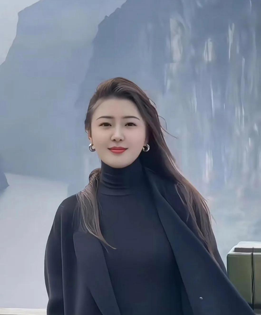 我是美人——致敬端午诗人节我是美人，被缚于流量的茧房。粉