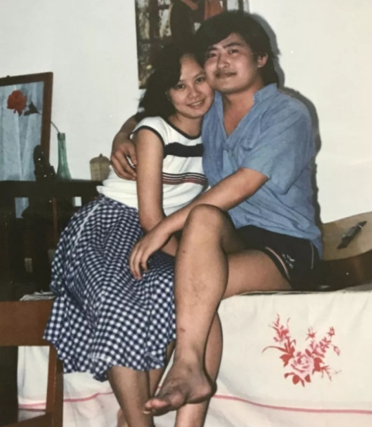 1988年，刘欢认识了湖南电视台主持人卢璐，相识9天后，便决定结婚。没想到，在结