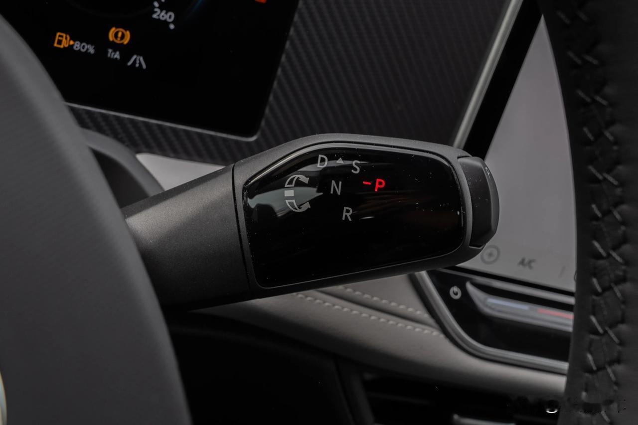 你们发现了吗？现在很多车都没有了手动挡模式，没有了换挡拨片，很多人觉得没有就没有