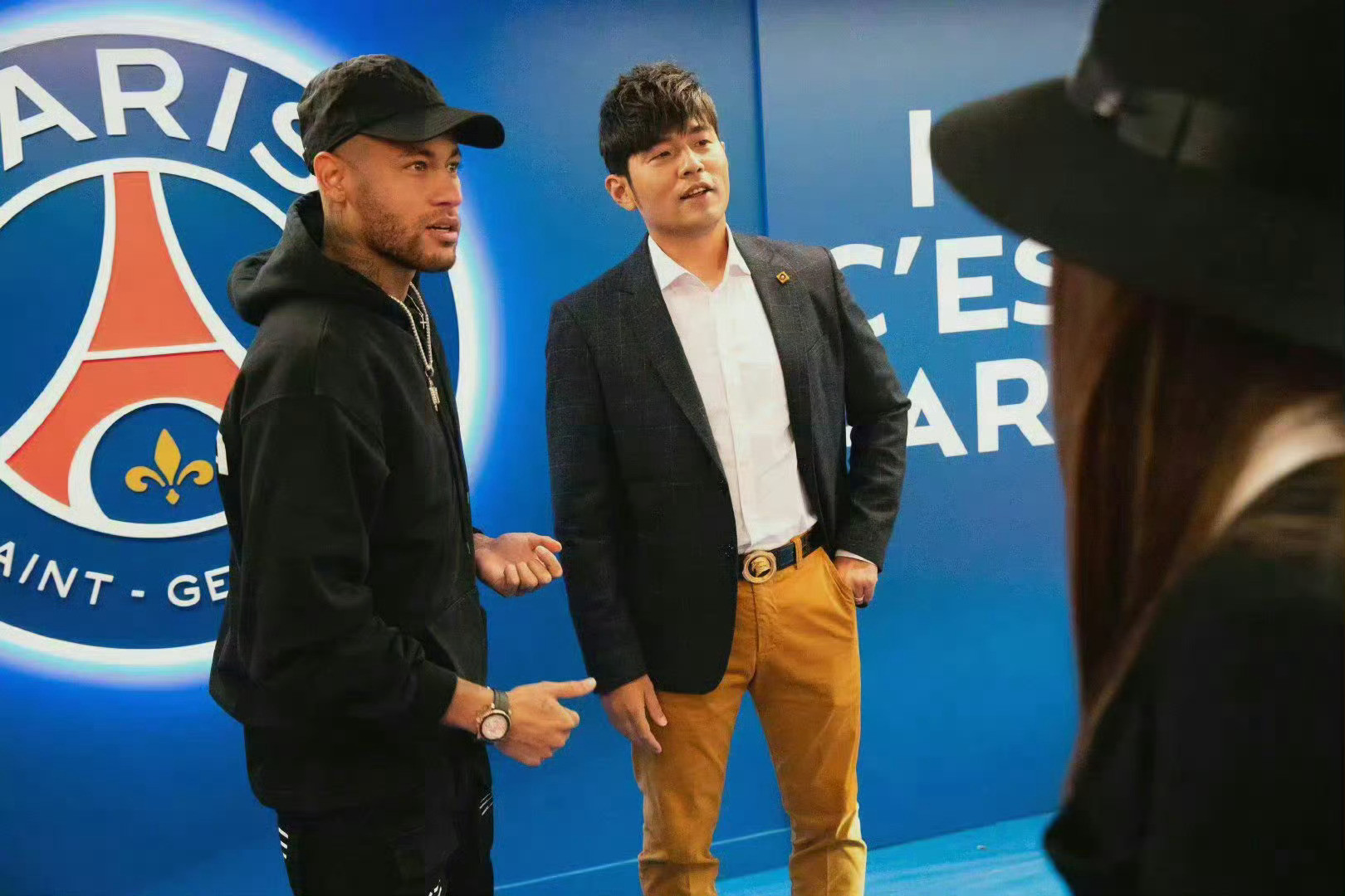 周杰伦好像比内马尔还要高一丢丢