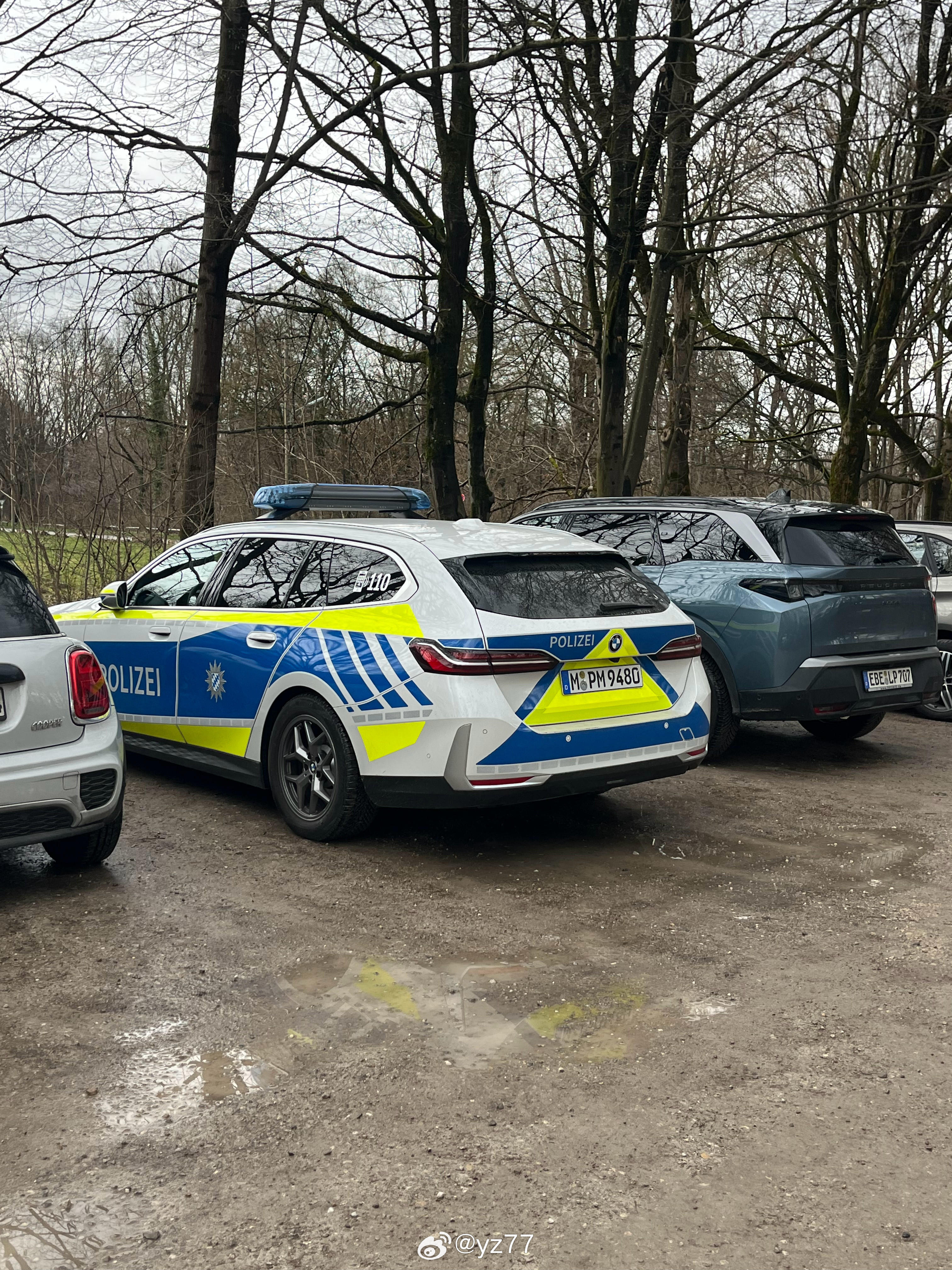 小轮毂5系警车，没听见声音，不知道还是不是6缸柴油了yz77聊车