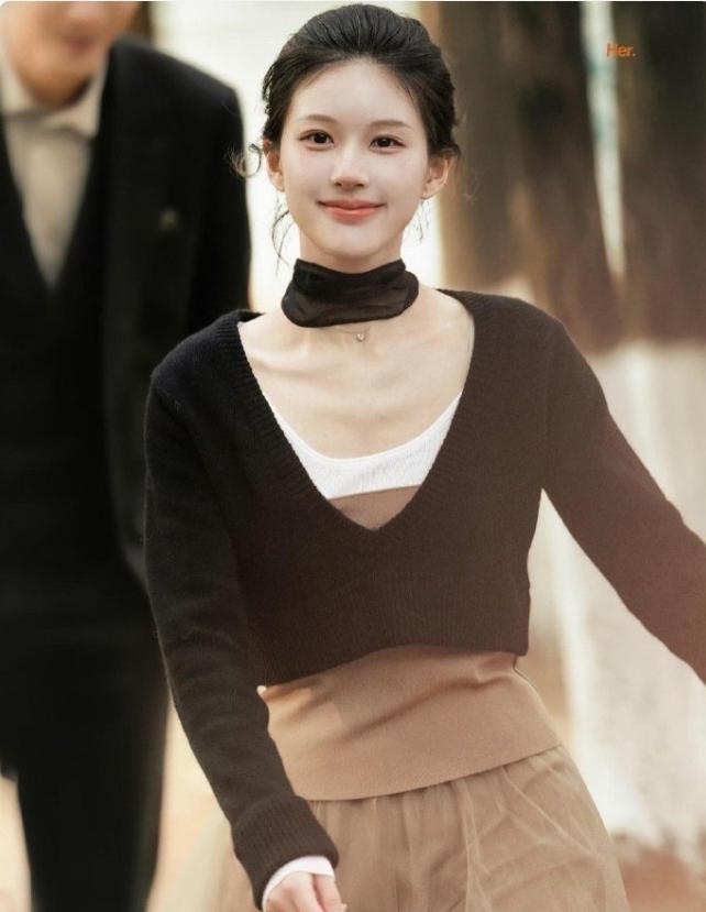 近一年停拍的剧是最多的！赵露思彭冠英的《恋人》停拍，邓为李宛妲的《风月不相关》