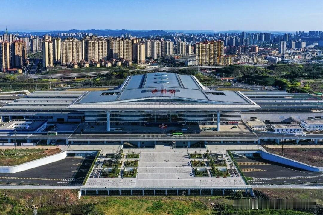 国内多城高普共站，泸州站为何“另辟蹊径”？如今国内高普共站早已不是新鲜事，像石家