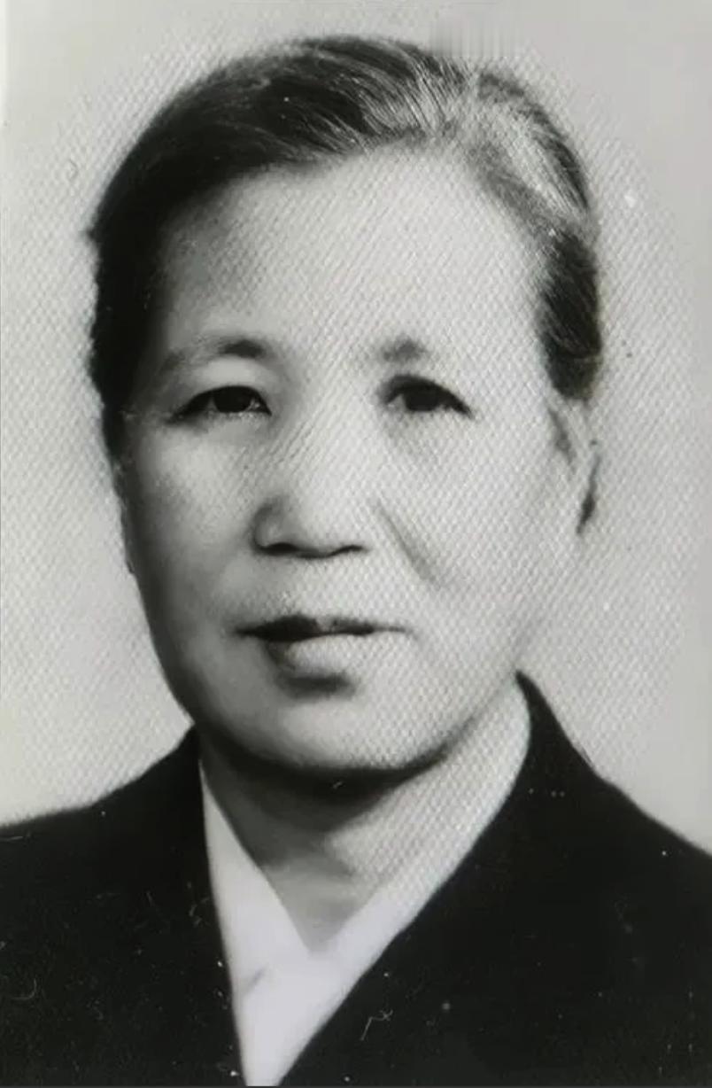 1929年，丁惟尊叛变，与叛徒王复元商议要去抓地下党，妻子傅玉真有些意外，当即向