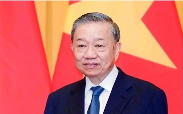 步步为营，越南这一步棋走得很险！先看看越南在一个月之内的外交轴：苏林先是在4月1