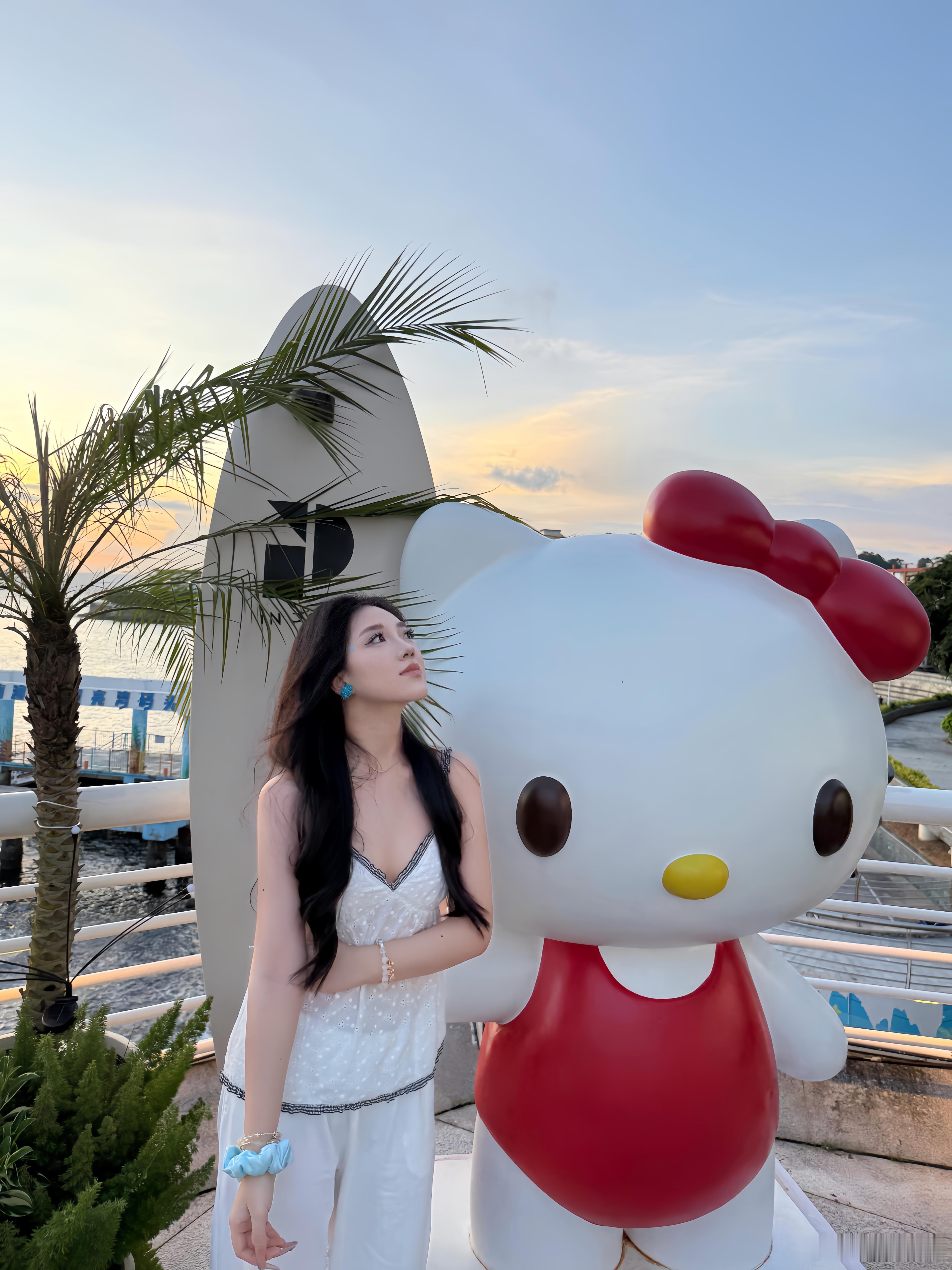 赶在日落前几分钟拍的海边kitty！​​​