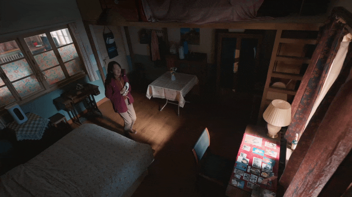 闫妮无声哭戏这段噩耗先至，故人难归，闫妮用无声的情绪爆发，演活了一位母亲最深沉的