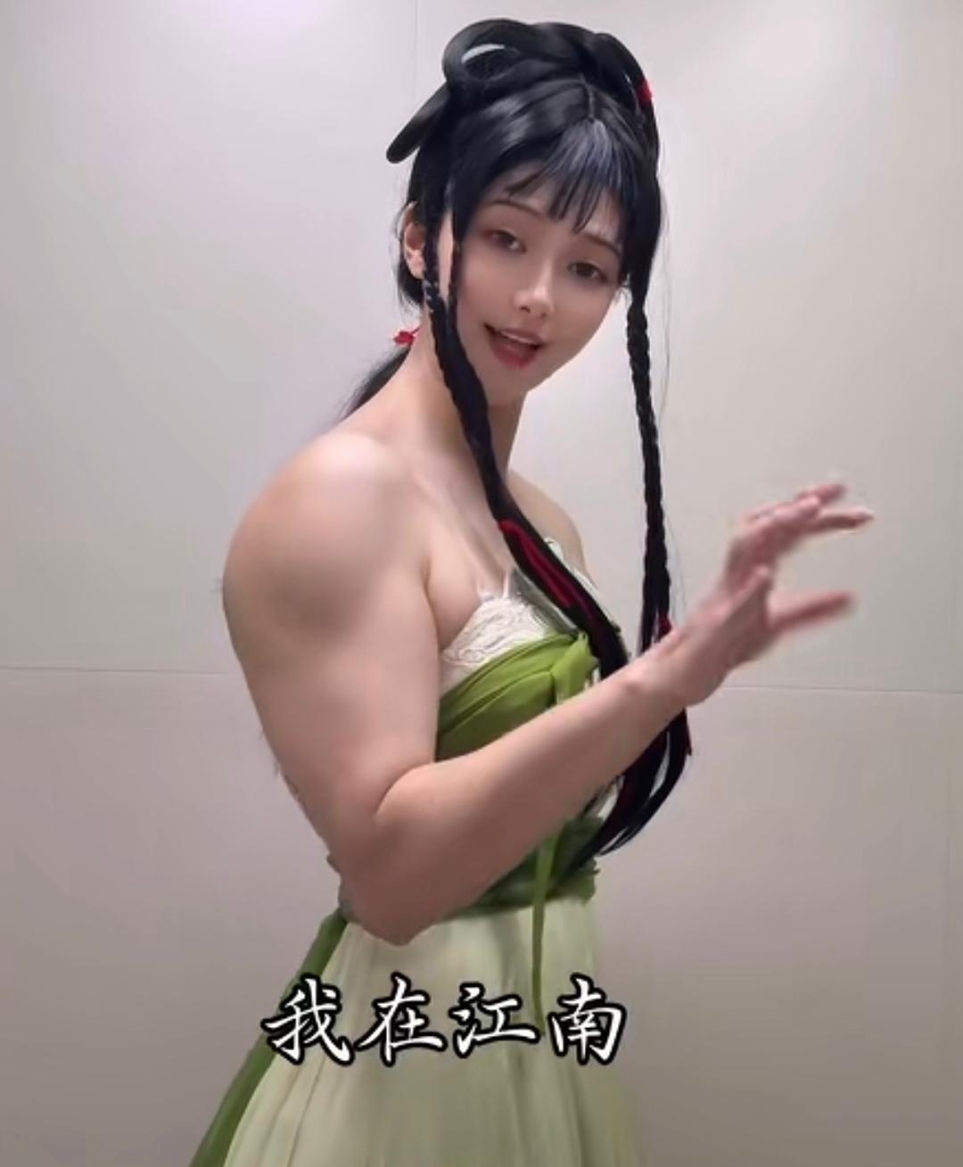 金刚芭比见多了，金刚林黛玉还真是头一次见！视频中，女子一身温婉古风襦裙、梳着