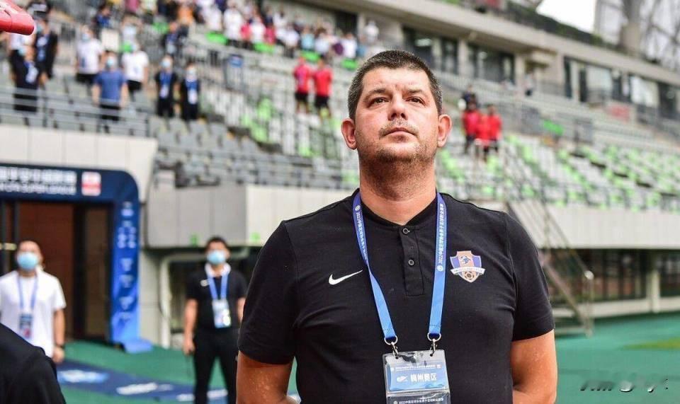 青岛海牛正式宣布，塞尔维亚籍名帅米兰·里斯蒂奇出任主教练，米哈洛、卢卡、斯特